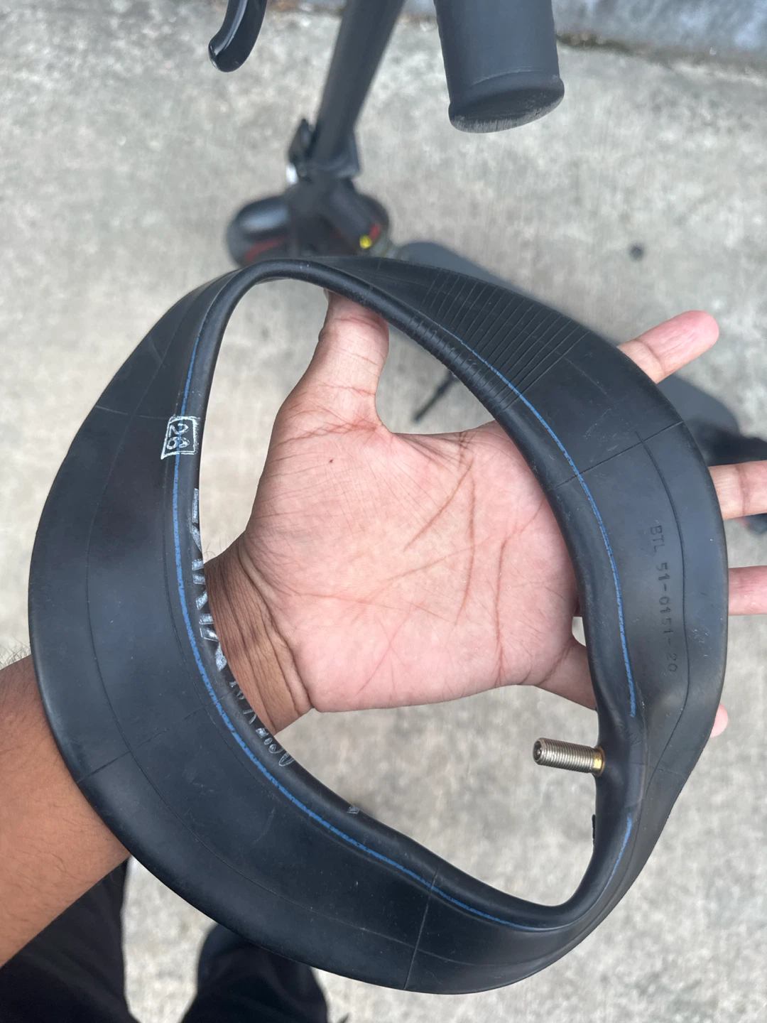 HiQiS Electric Scooter, Includes Replacement Tube) - photo 2