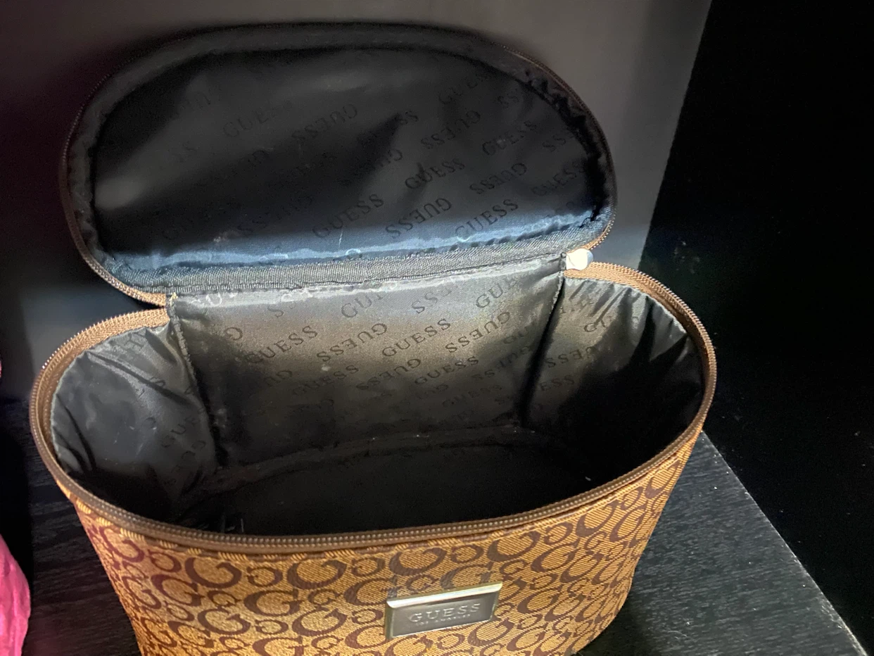 Juicy Couture & Guess makeup Bags - photo 3