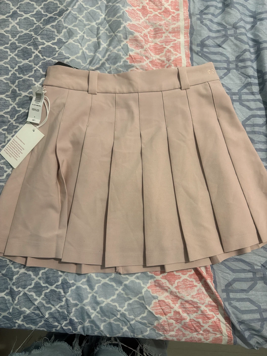 Aritzia pleated skirt
