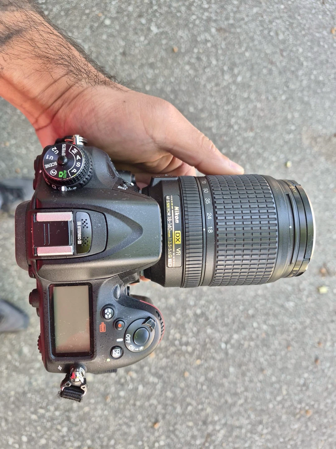 Nikon D7100 DSLR Camera with 18-140mm VR Lens