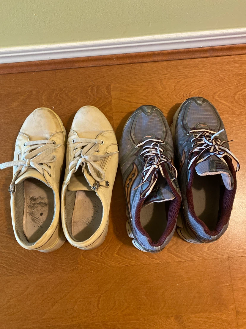 Saucony Running Shoes & Beige Sneakers