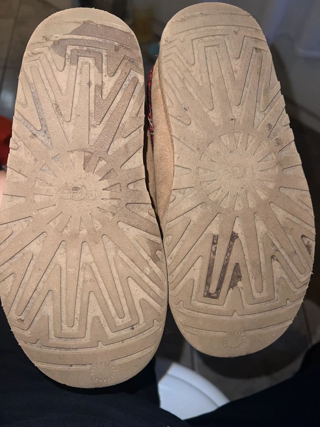 UGG Slippers - Tan Suede with Red & Cream Trim (kids) - photo 3