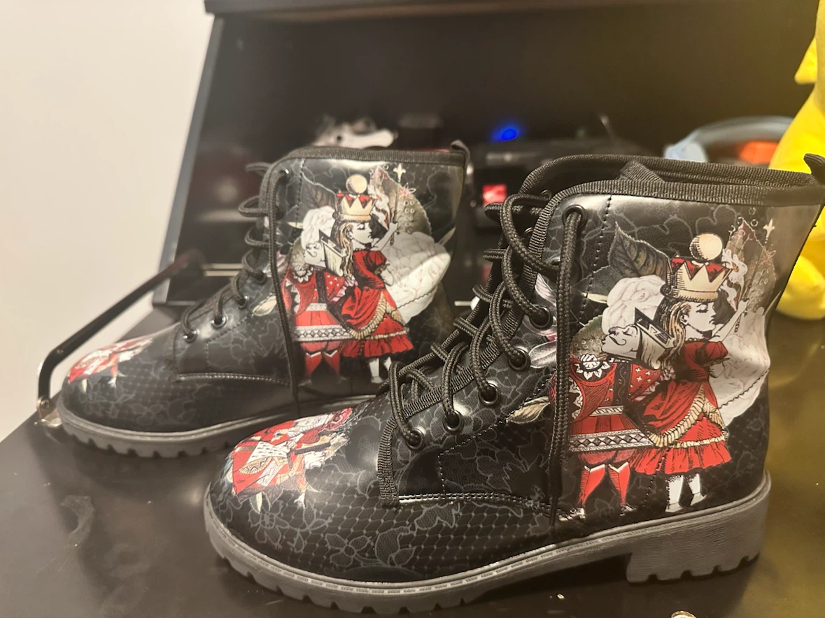Alice in Wonderland Combat Boots - photo 2