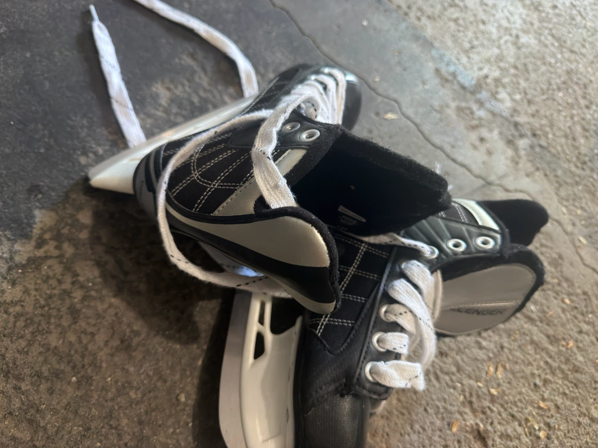 Bauer Hockey Skates Size 1 Youth - photo 3