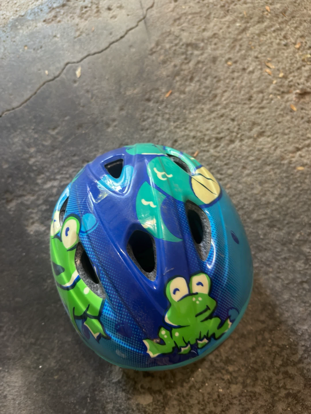 Kids Bike Helmet with Frog Design - photo 2