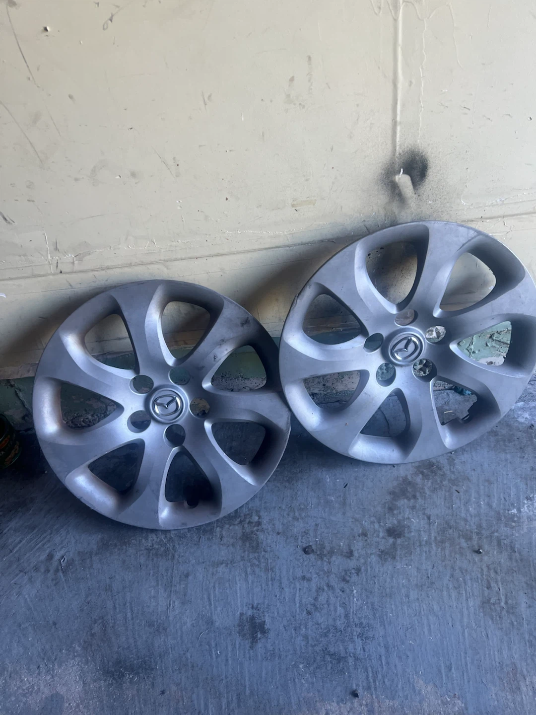 Mazda Hubcaps (2) - Silver 205/65/R16