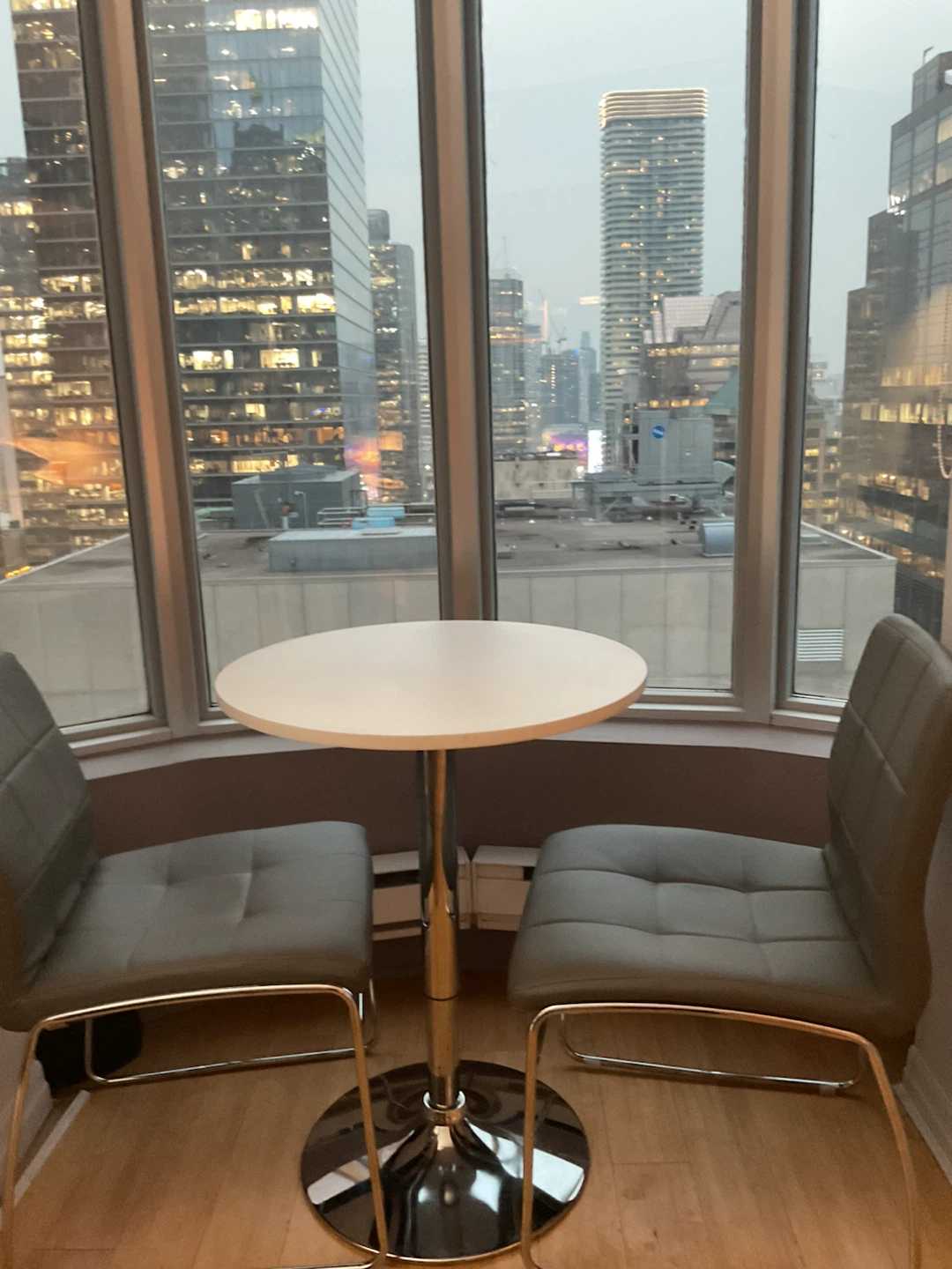 Round Cafe Table with 2 Chairs