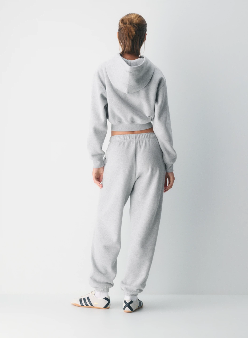 Aritzia Grey Cuffed Sweatpants - photo 4