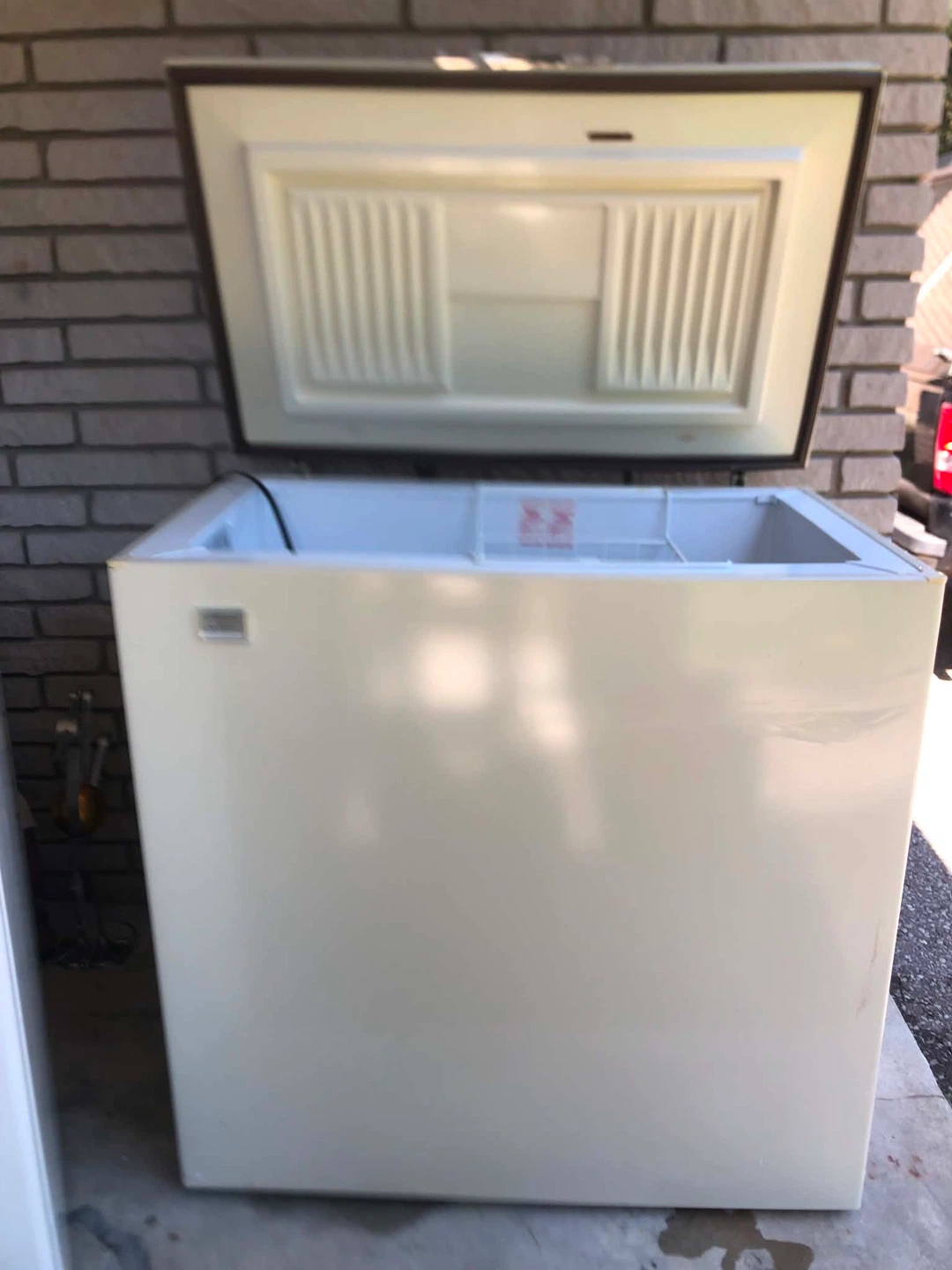 Cream Chest Freezer with Wire Basket - photo 3