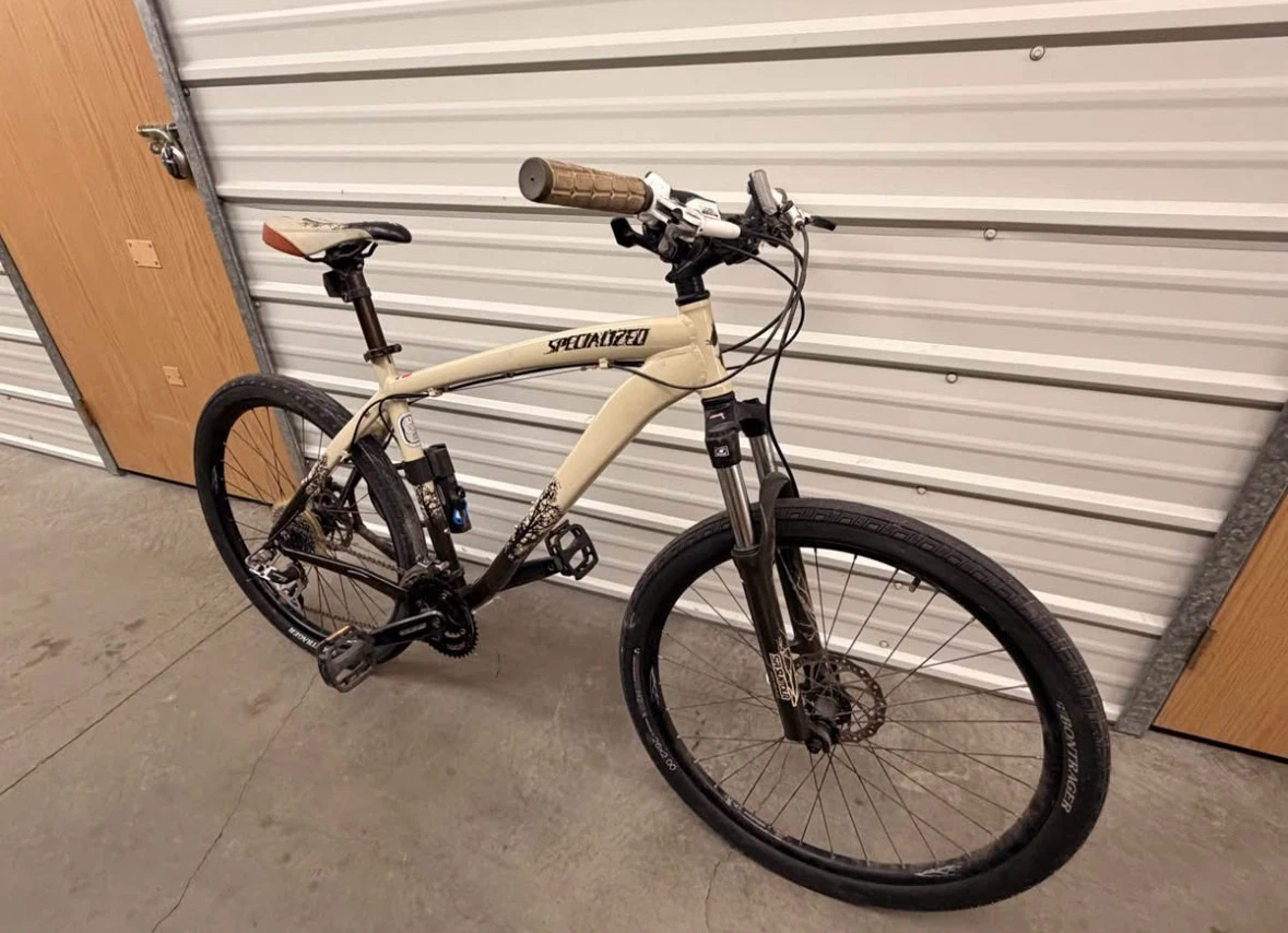 Specialized Hardrock Mountain Bike – Excellent Condition - photo 2