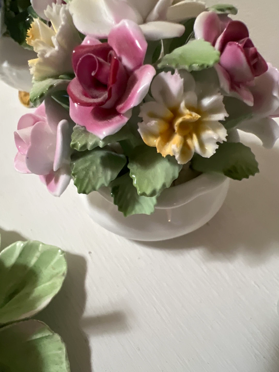 Vintage Capodimonte (Italy) & Staffordshire Porcelain Floral Lot - photo 3