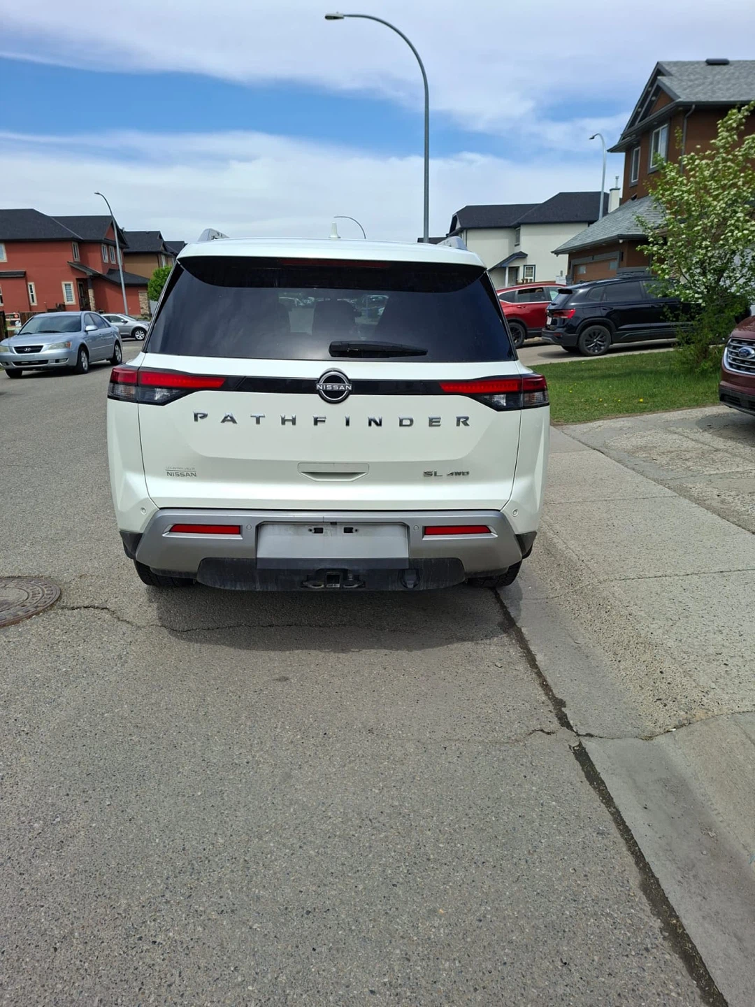 White Nissan Pathfinder SL 4WD SUV - photo 2