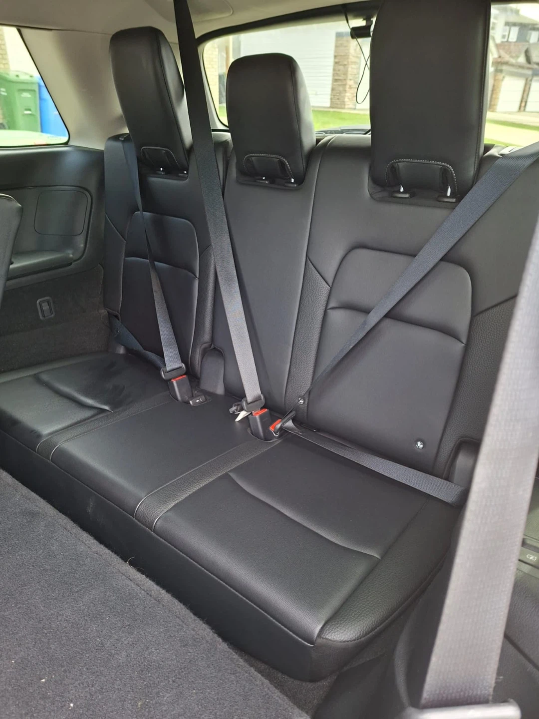 White Nissan Pathfinder SL 4WD SUV - photo 4