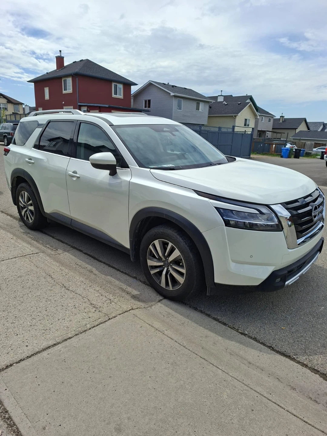 White Nissan Pathfinder SL 4WD SUV - photo 5