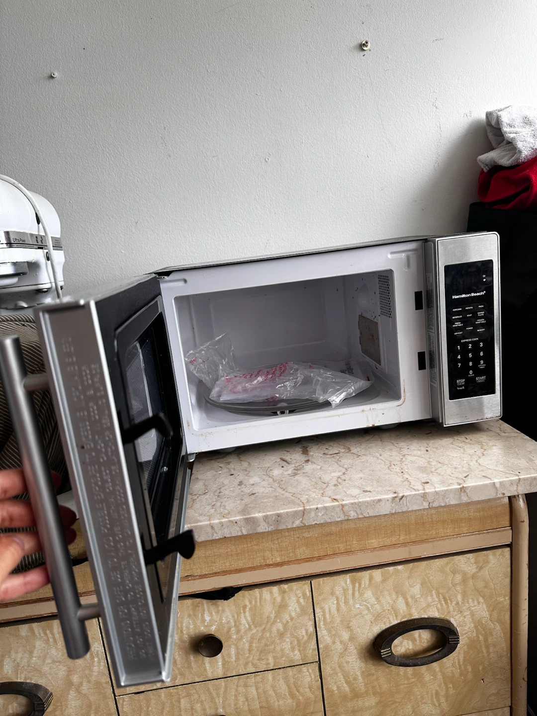 Hamilton Beach Microwave Oven - photo 2