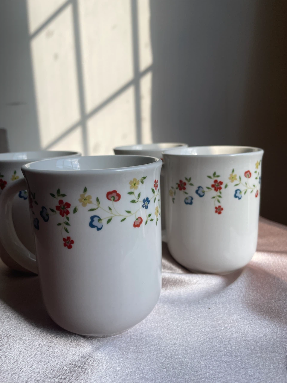 Vintage Oneida Set of 4 Mugs