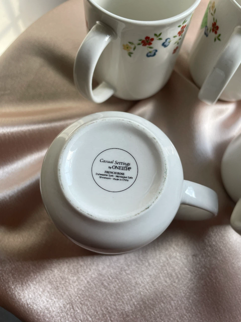 Vintage Oneida Set of 4 Mugs - photo 2