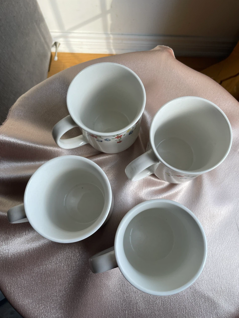 Vintage Oneida Set of 4 Mugs - photo 3