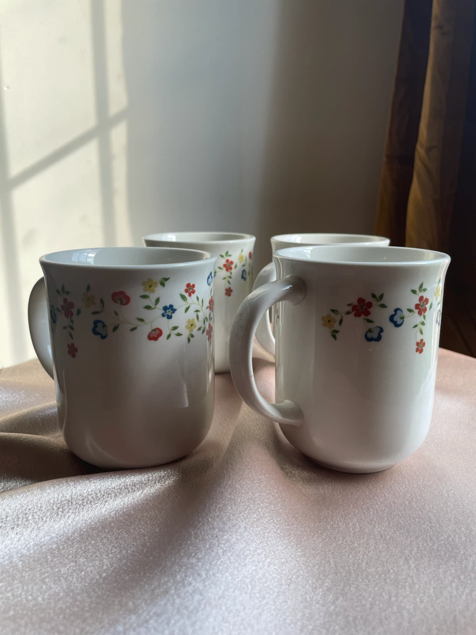 Vintage Oneida Set of 4 Mugs - photo 4