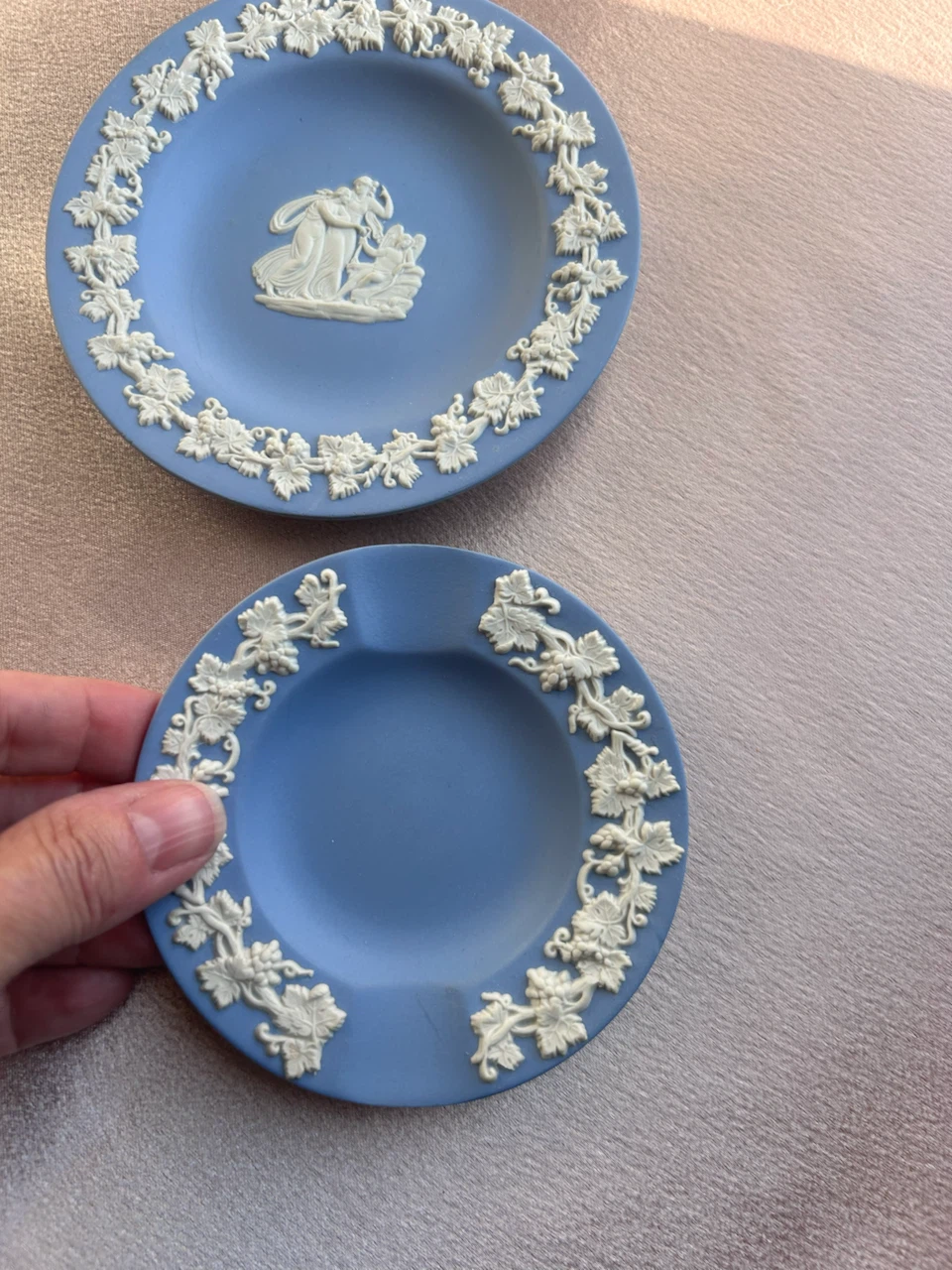 Wedgwood Jasperware Plates (Set of 2) - photo 3