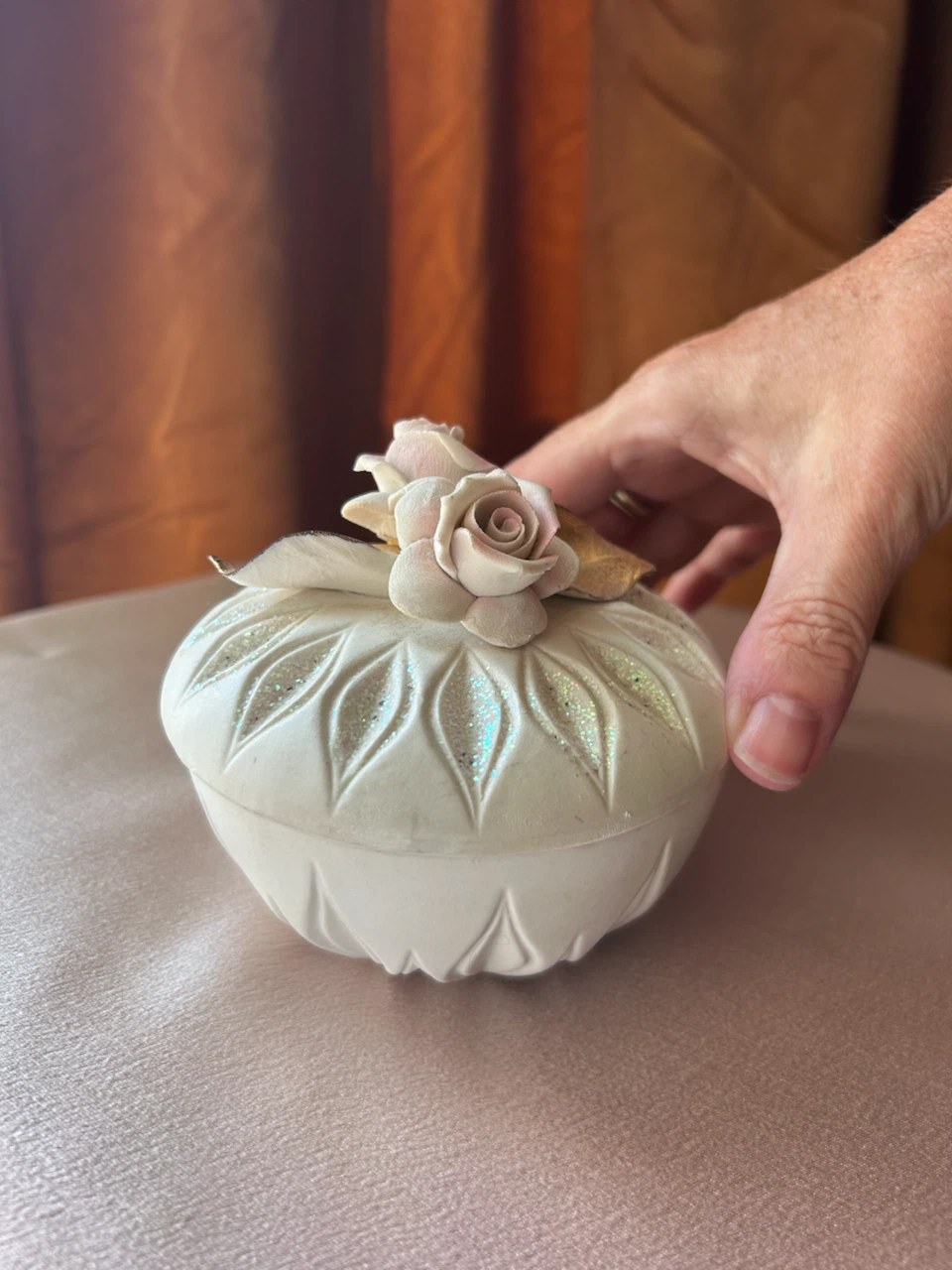 Capodimonte Porcelain Trinket Box with Roses - photo 3