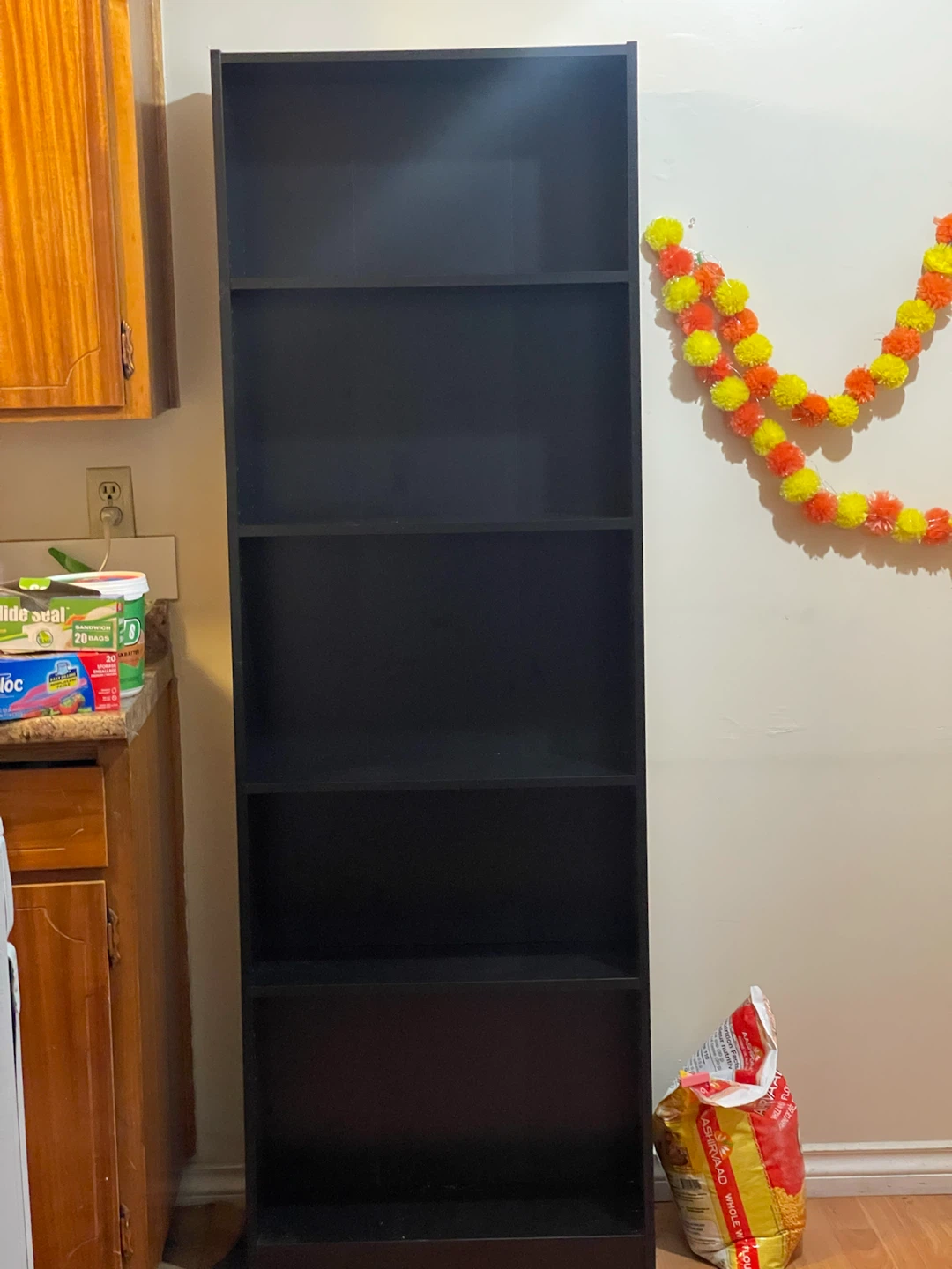 Black 5-shelf bookshelf