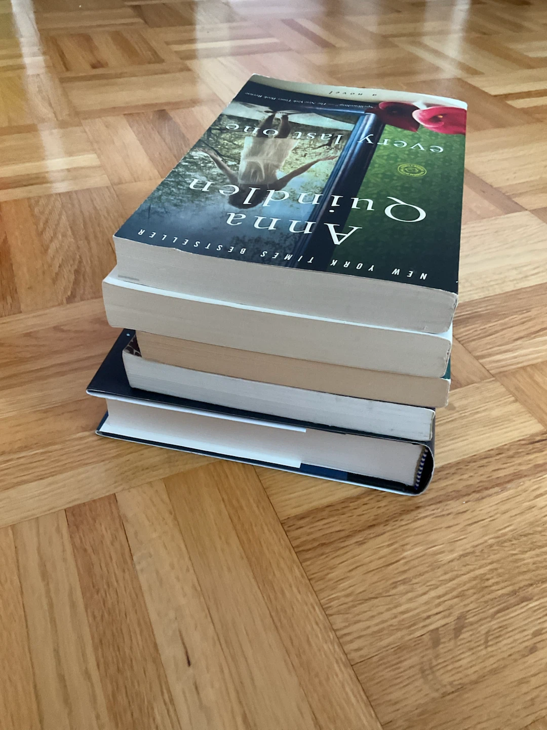 Book Bundle: New York Times Bestselling Novels x5 - photo 5