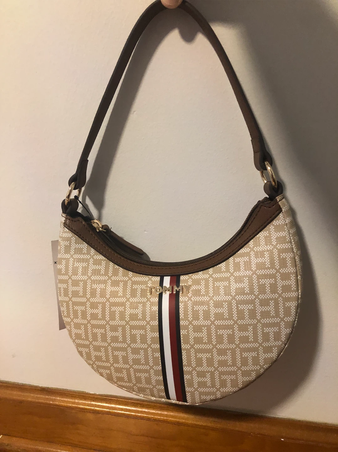 Tommy Hilfiger Monogram Shoulder Bag - photo 3