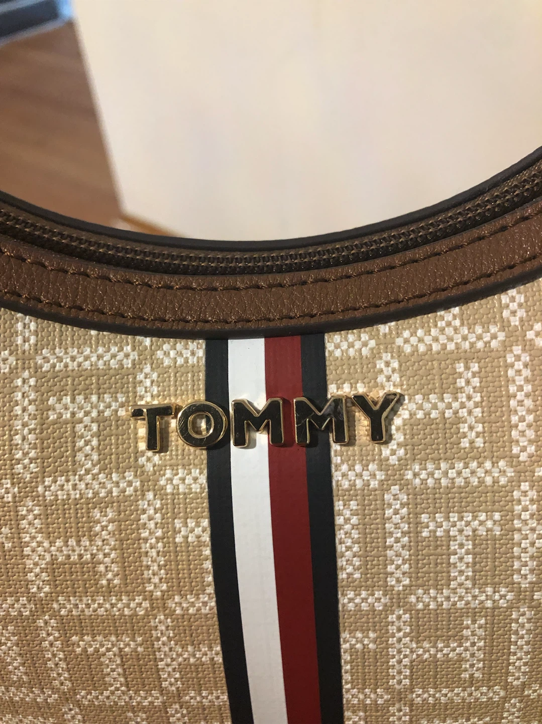 Tommy Hilfiger Monogram Shoulder Bag - photo 5