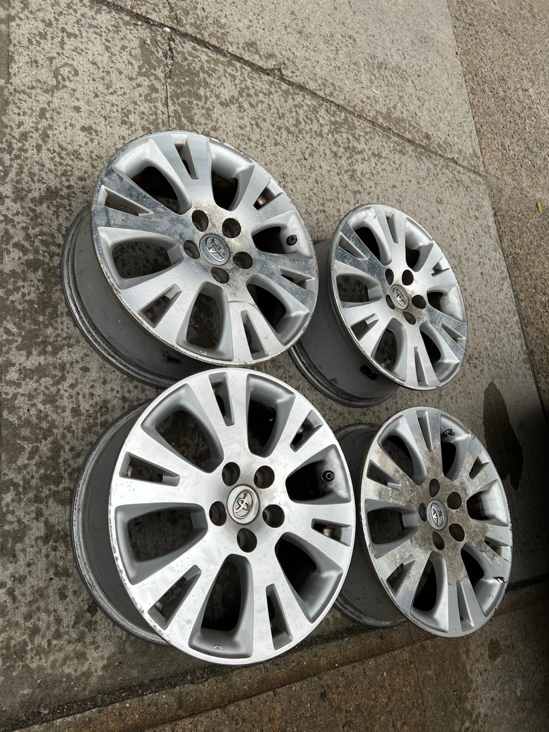 Set of 4 Toyota Alloy Wheels - photo 2
