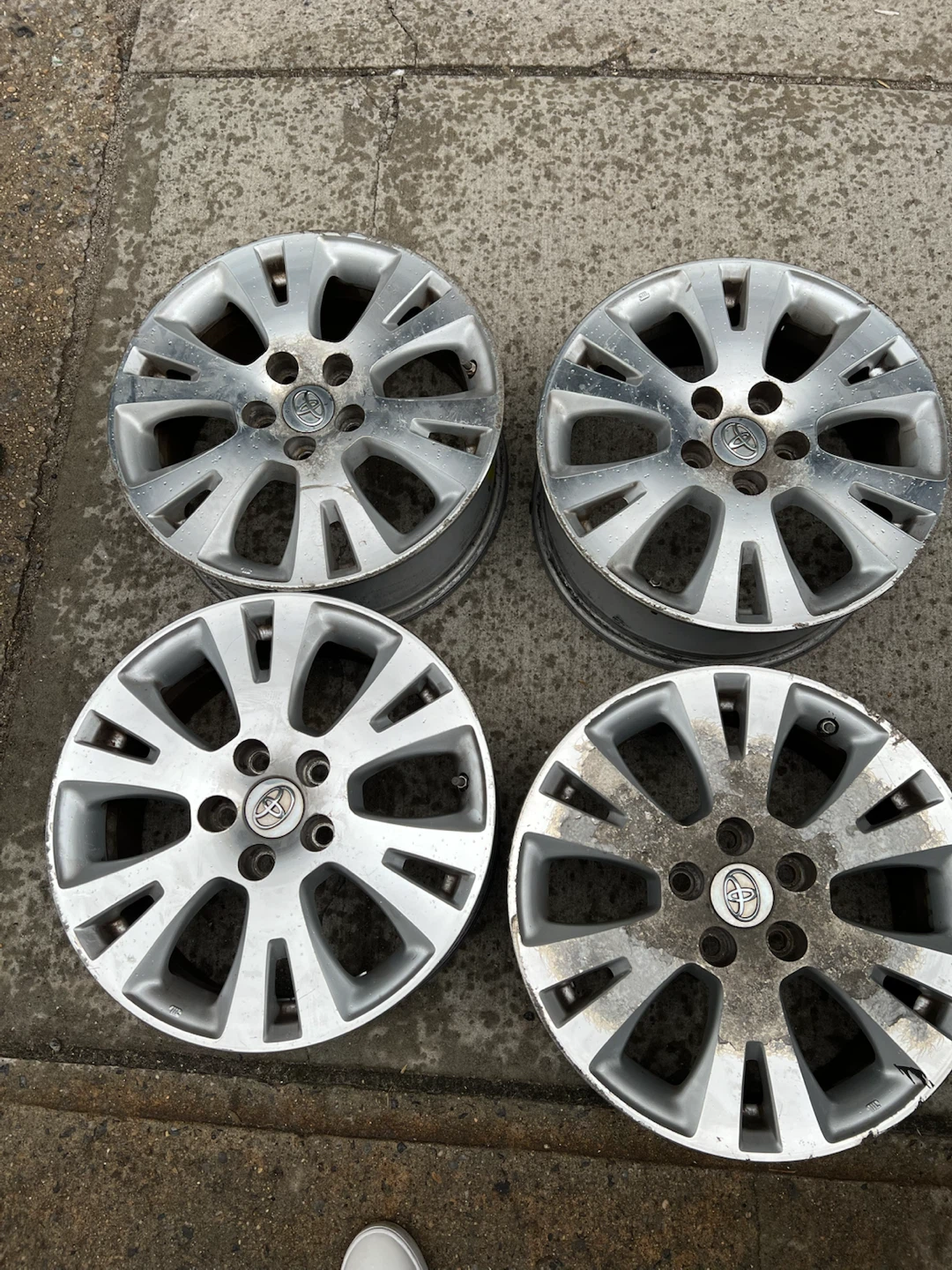 Set of 4 Toyota Alloy Wheels - photo 3