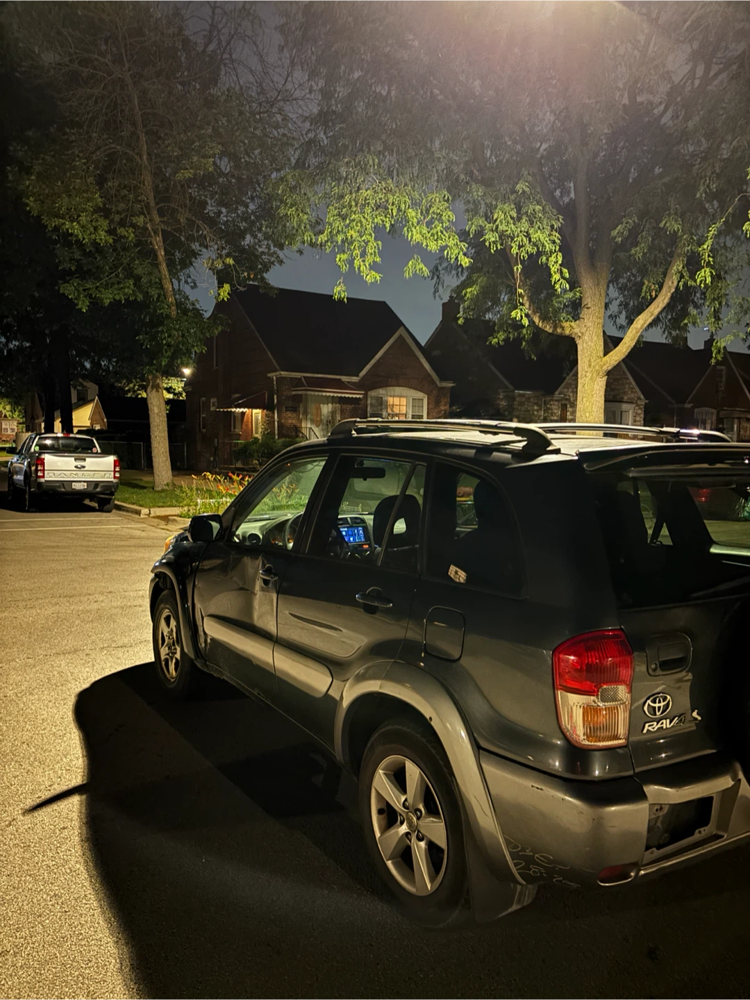 Toyota RAV4 SUV - photo 3