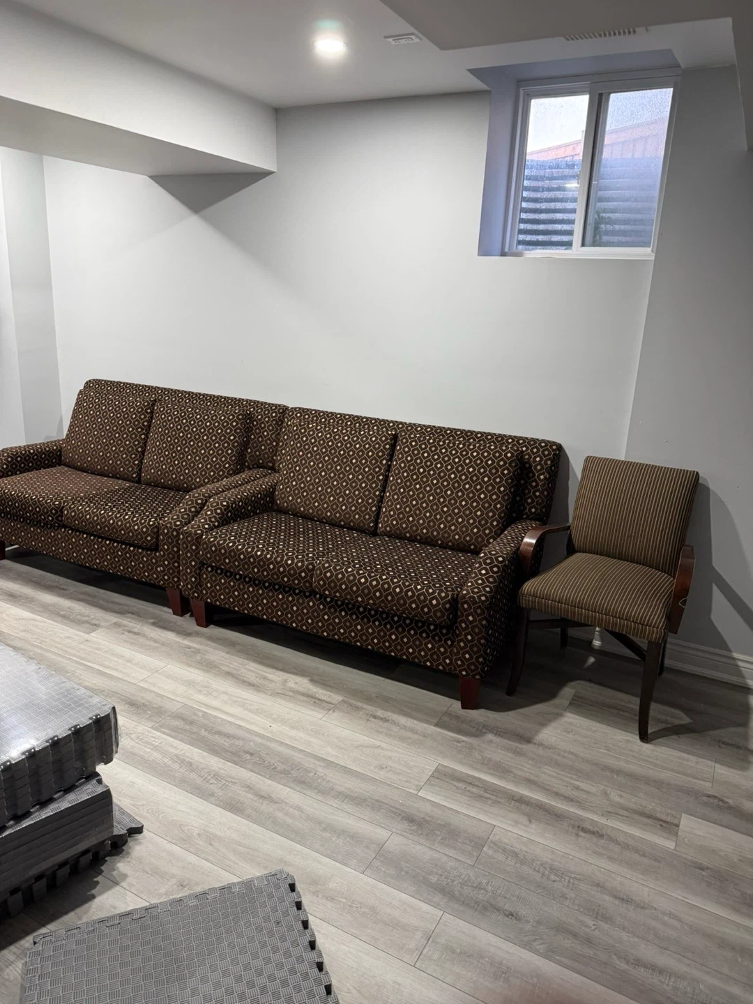 Brown and black sofas - photo 3