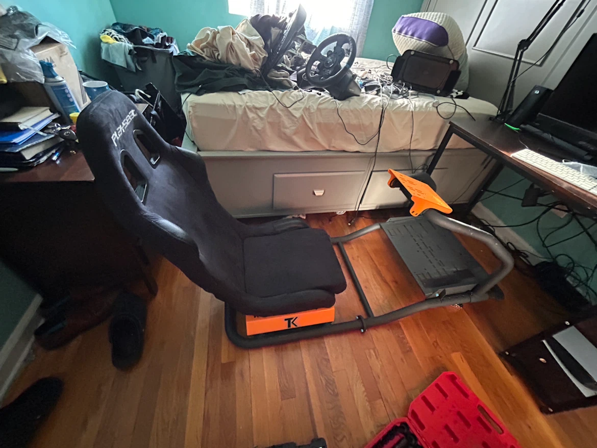 Playseat Evolution Racing Chair with tf falcon frame - photo 2