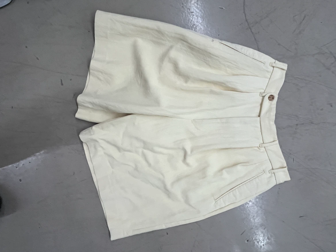 Club Monaco Cream Pleated Shorts