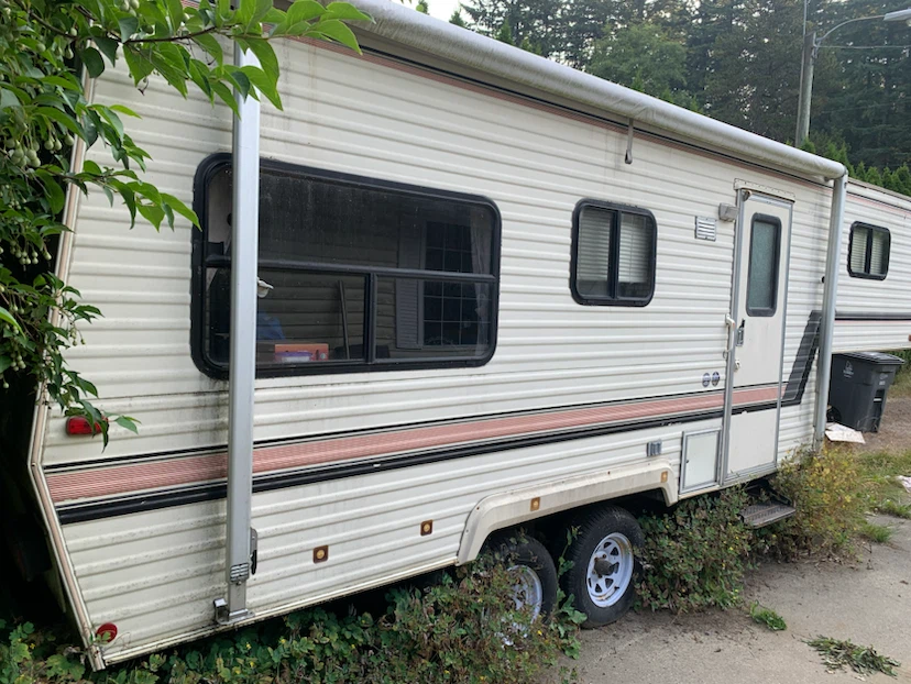 1990s Okanagan Travel Trailer - photo 2