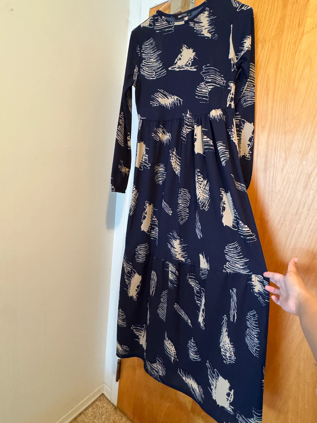 Modest Navy Blue Maxi Dress with Abstract Print - photo 2