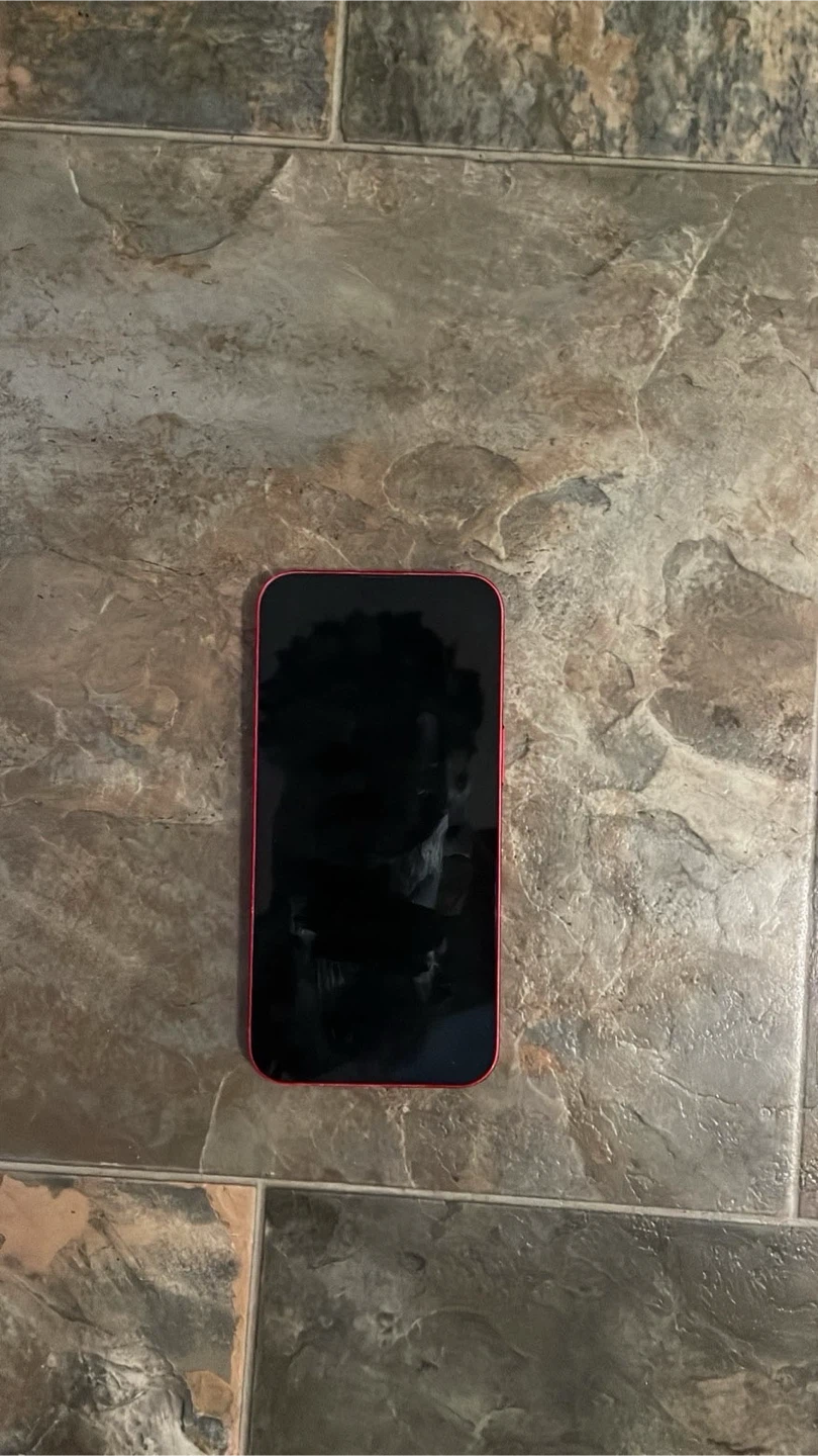 iPhone 13 - Red - photo 2