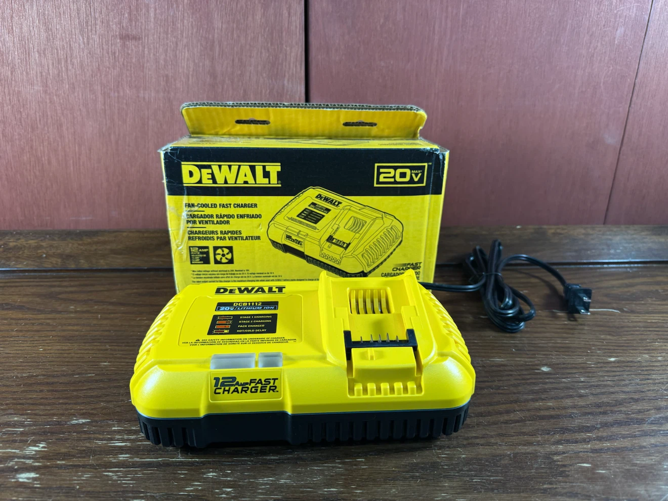 DEWALT 12 Amp Lithium-Ion Fast Charger 20/60 V Batteries