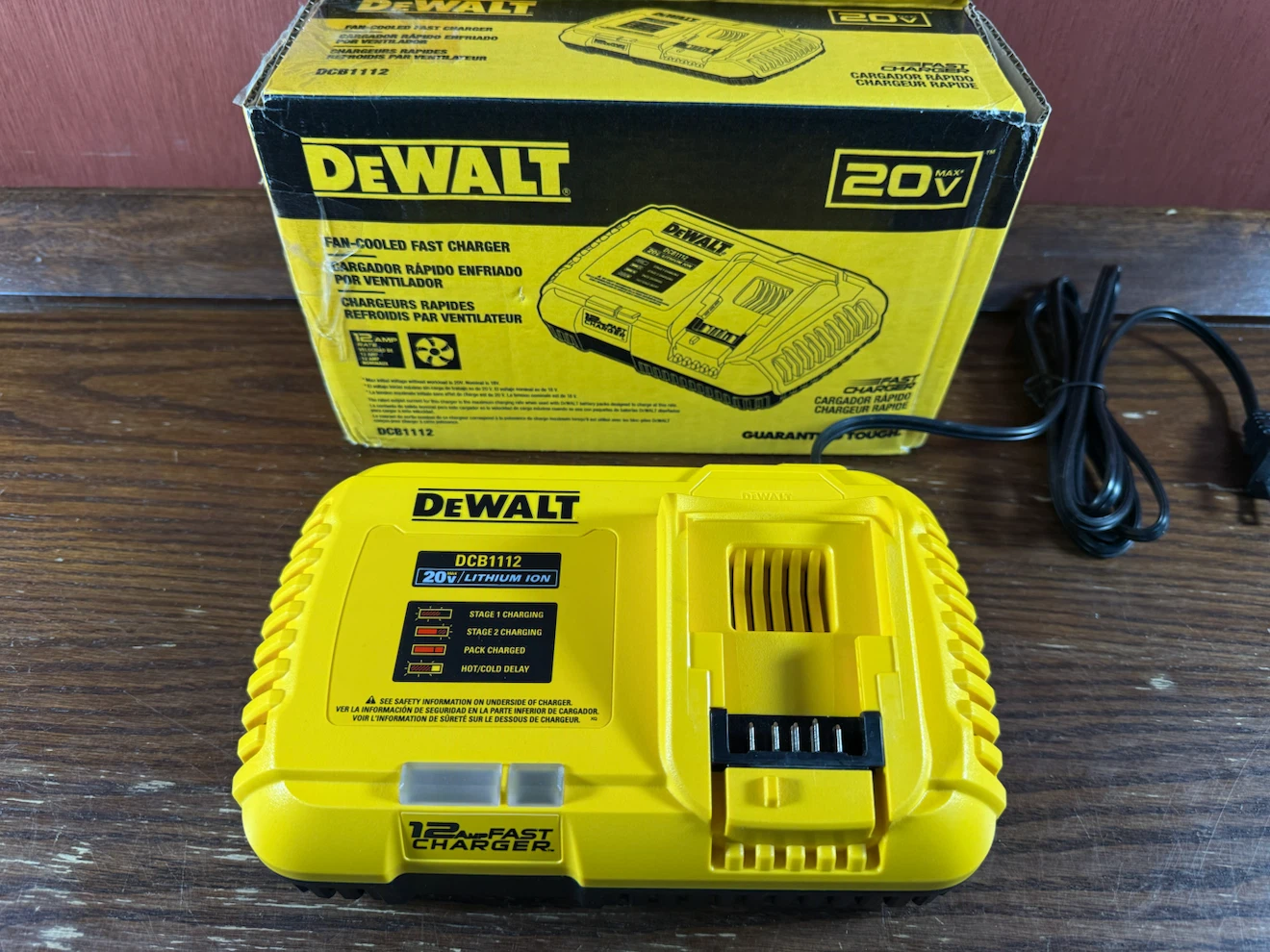 DEWALT 12 Amp Lithium-Ion Fast Charger 20/60 V Batteries - photo 2