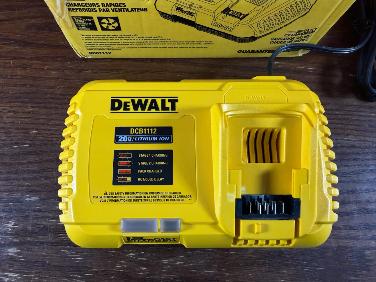 DEWALT 12 Amp Lithium-Ion Fast Charger 20/60 V Batteries - photo 3