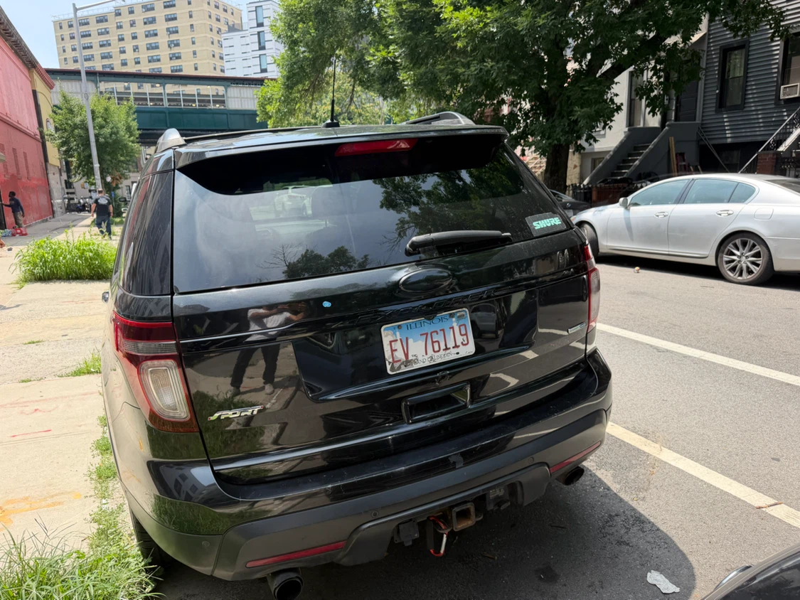 Black Ford Explorer Sport