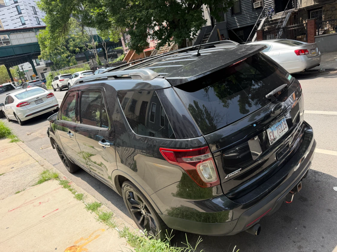 Black Ford Explorer Sport - photo 2