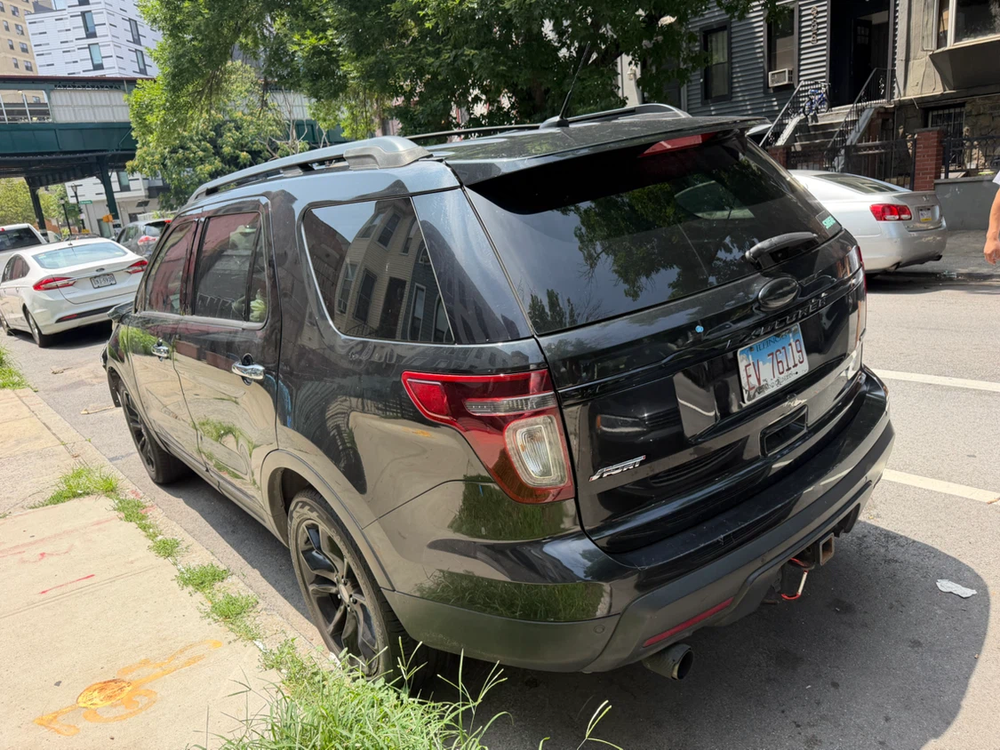 Black Ford Explorer Sport - photo 3