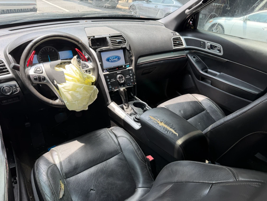 Black Ford Explorer Sport - photo 5