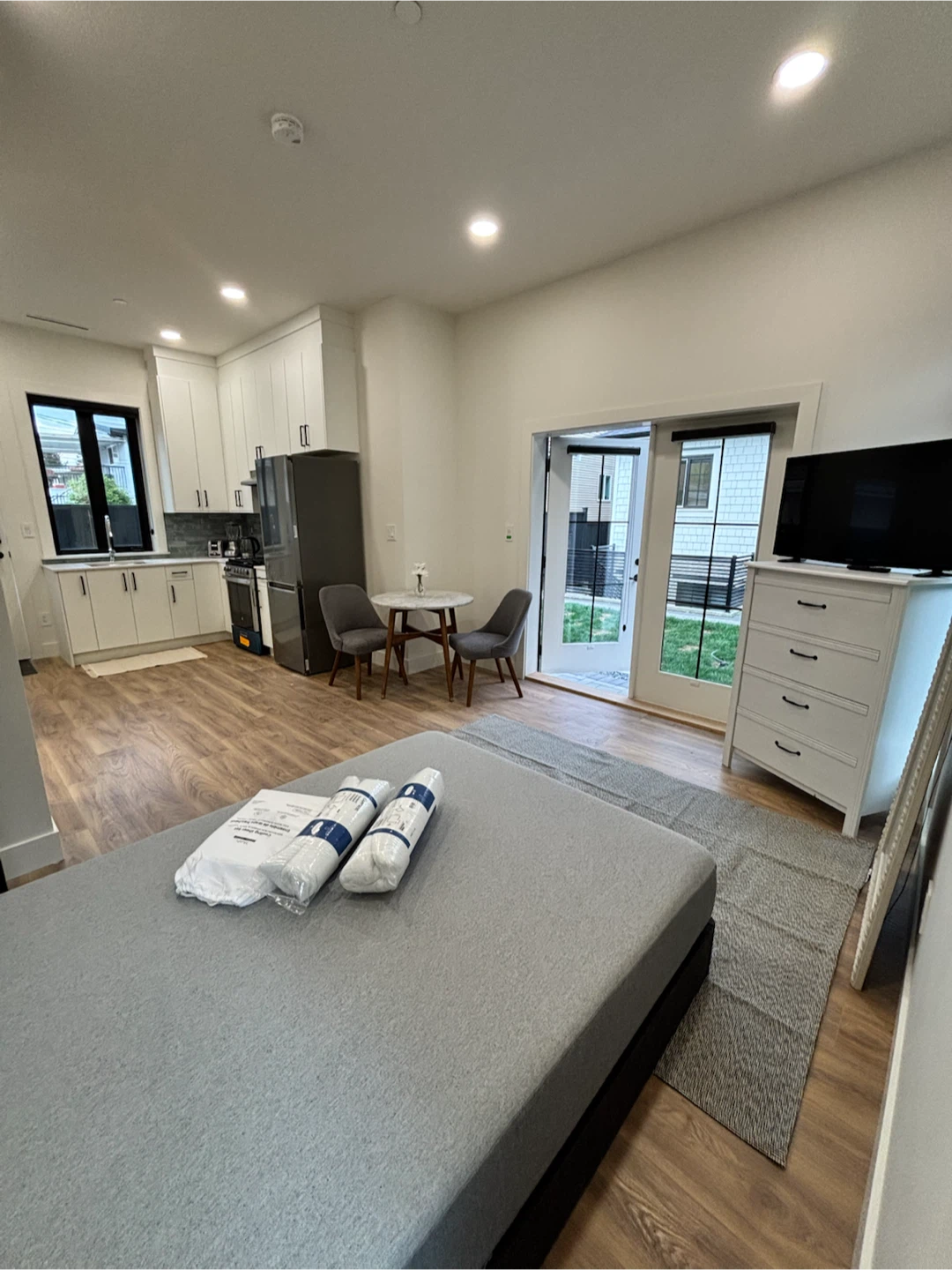 Fraser 49 studio furnished - photo 2