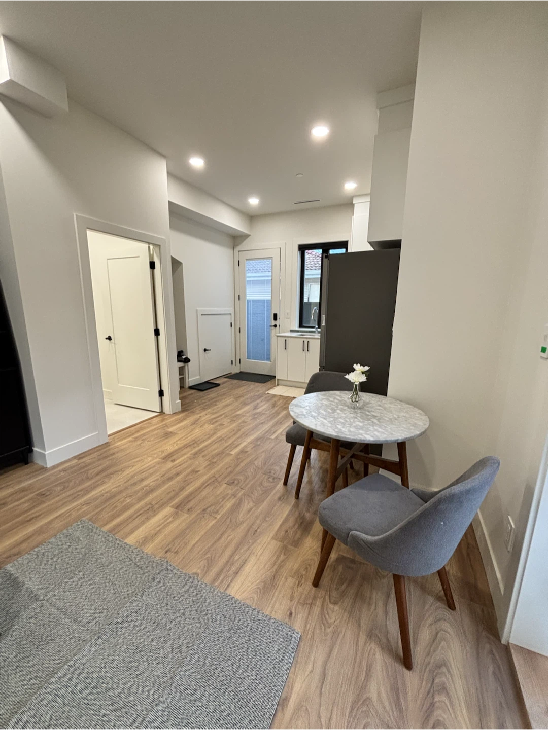 Fraser 49 studio furnished - photo 3