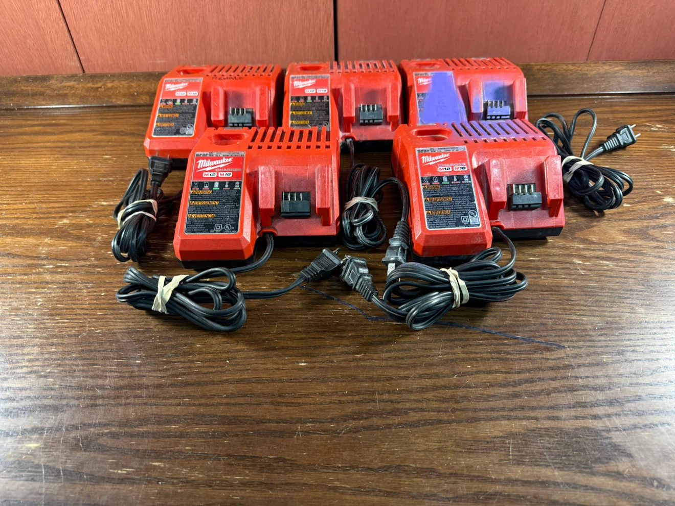 Milwaukee M12/M18 Lithium-Ion Battery Multi-Voltage Charger - photo 4