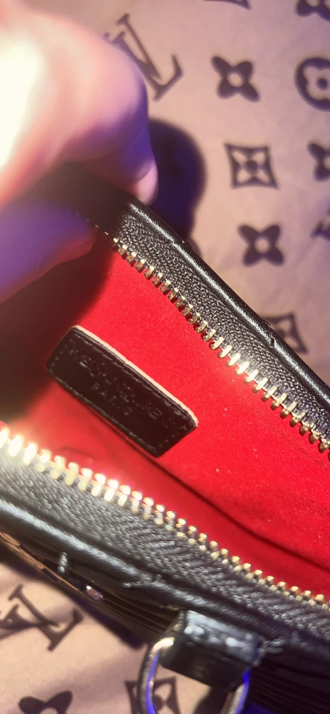 Yves Saint Laurent Black Quilted Leather Shoulder Bag - photo 2
