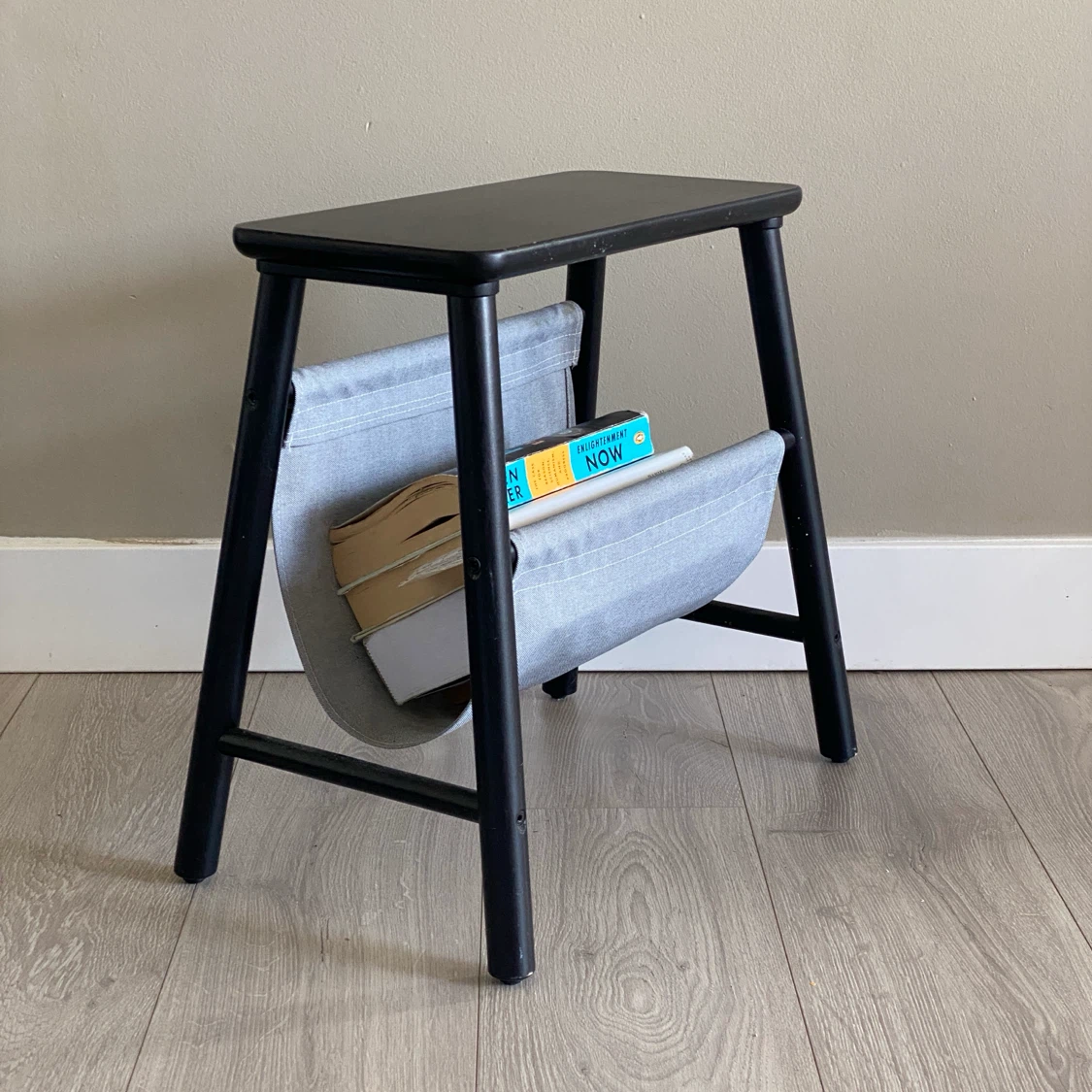 Black End Table with Magazine Holder